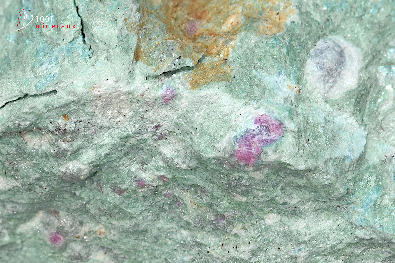 Minéral brut de fuchsite à rubis d'Inde