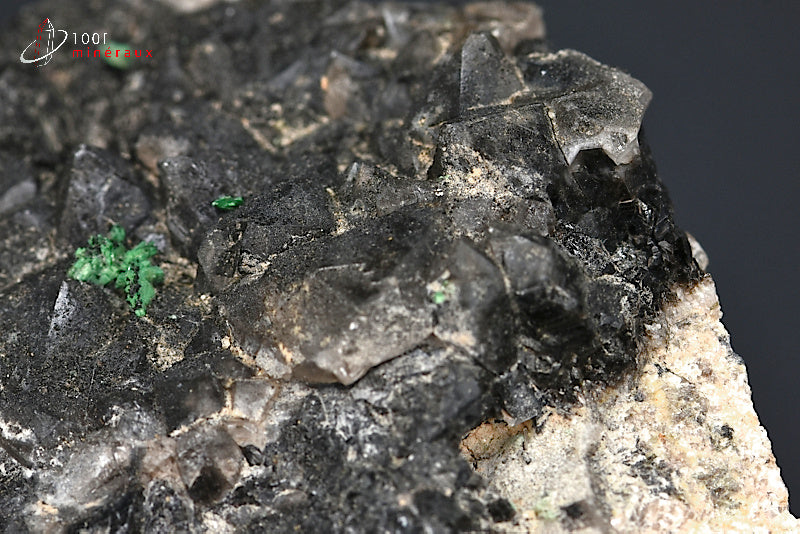 Minéral cristallisé de quartz morion et torbernite