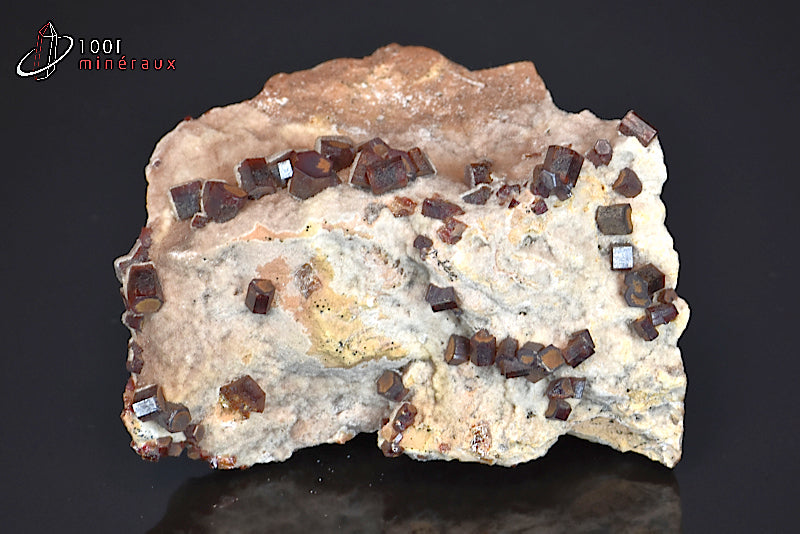 Minéral cristallisé de vanadinite du Maroc