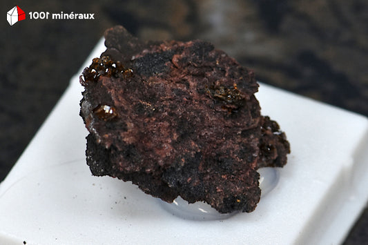 Jarosite d'Espagne - Petits cristaux translucides bruns sur matrice BE883.
