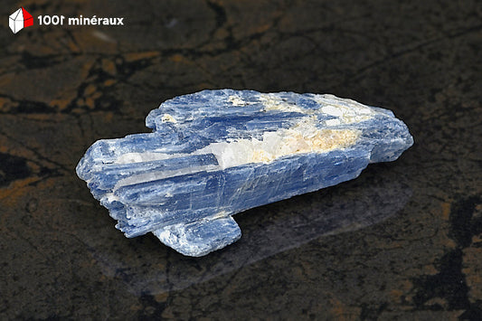 Kyanite bleue sur Quartz translucide du Brésil - Vue d'ensemble, 42 g - BE908