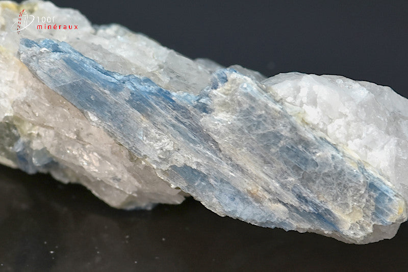 Minéral cristallisé de Kyanite bleue du Brésil