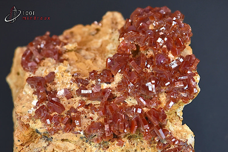 Minéral cristallisé de vanadinite rouge du Maroc