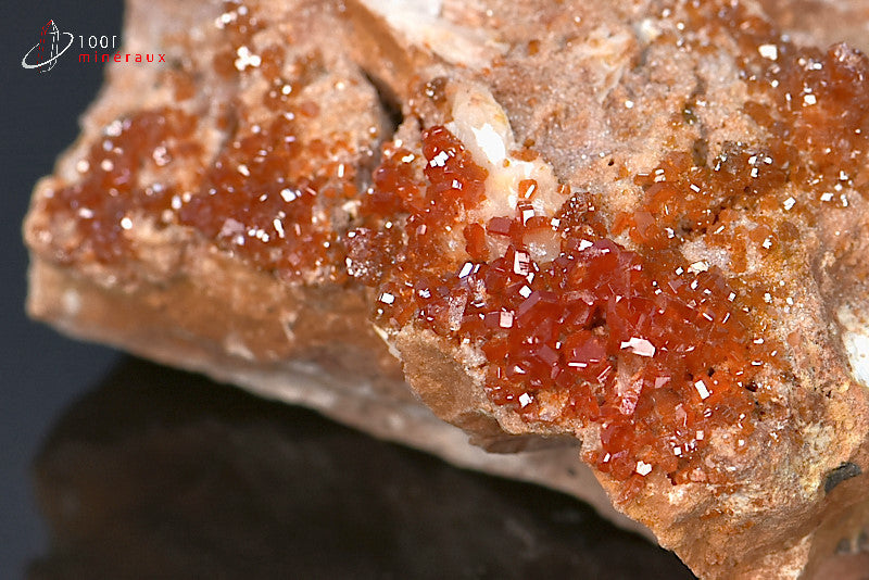 Minéral cristallisé de vanadinite du Maroc