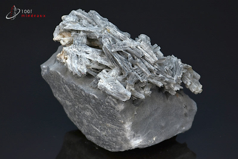 Minéral cristallisé de wollastonite grise de Madagascar