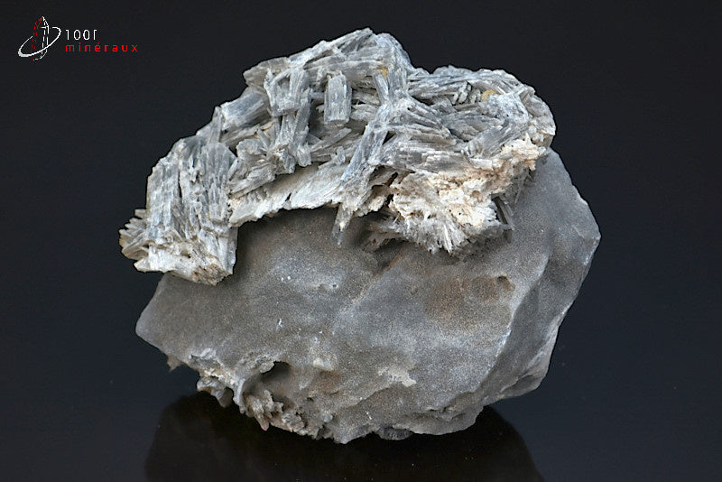 Minéral cristallisé de wollastonite grise de Madagascar