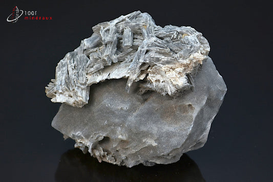 Minéral cristallisé de wollastonite grise de Madagascar