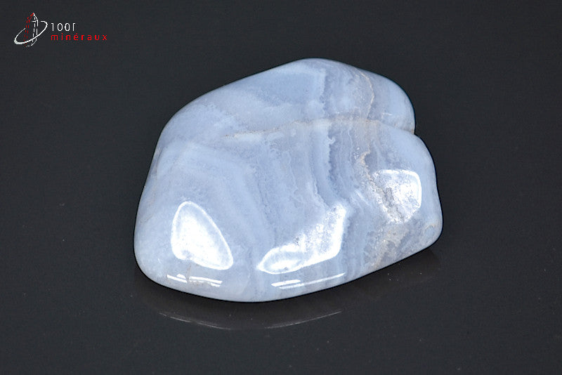 Blue Lace Agate Namibie - Détail des fines bandes ondulées bleu et blanc, forme aplatie - 21 g
