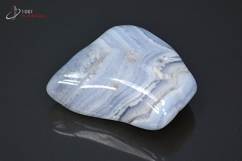 Blue Lace Agate Namibie - Détail des fines bandes ondulées bleu et blanc, forme plate - 29 g
