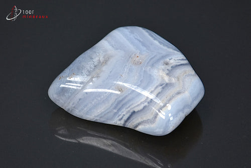 Blue Lace Agate Namibie - Détail des fines bandes ondulées bleu et blanc, forme plate - 29 g
