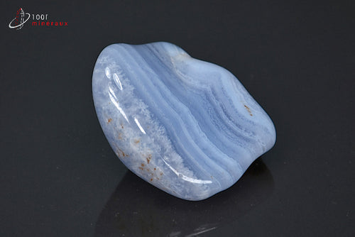 Blue Lace Agate Namibie - Détail des fines bandes ondulées bleu et blanc, forme triangulaire - 29 g
