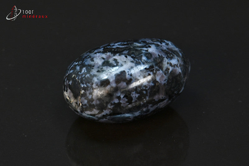 Minéral en galet poli de gabbro bleu de Madagascar