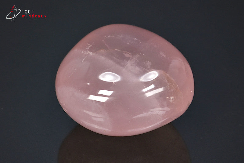 Minéral poli de quartz rose de Madagascar