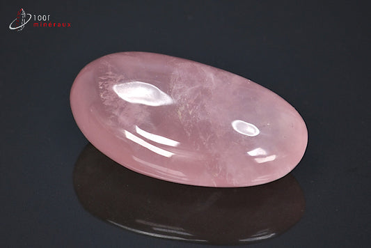 Minéral poli de quartz rose de Madagascar