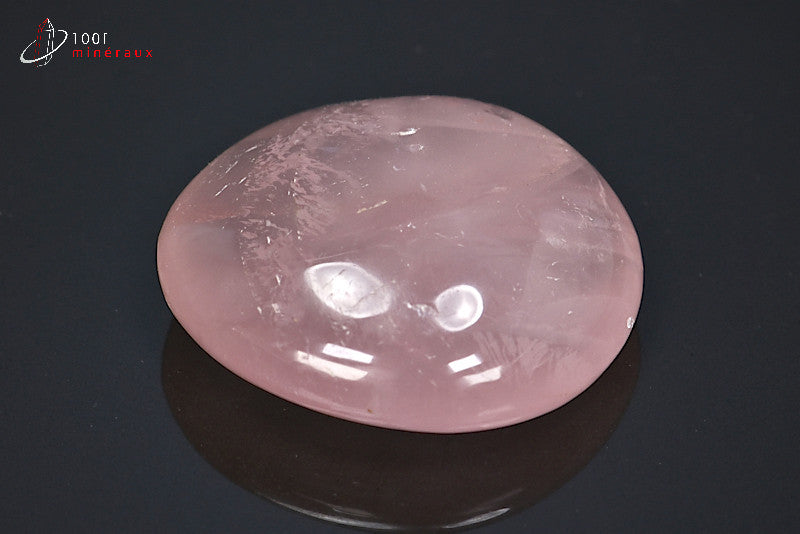 Minéral poli de quartz rose de Madagascar