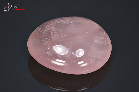 Minéral poli de quartz rose de Madagascar