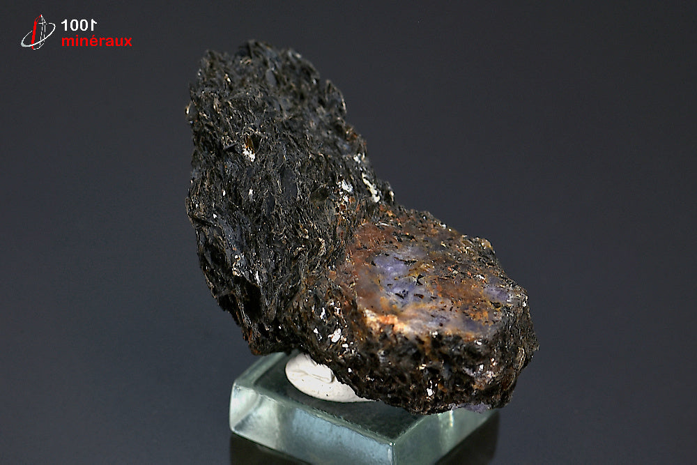 Minéral cristallisé de saphir sur biotite de Madagascar