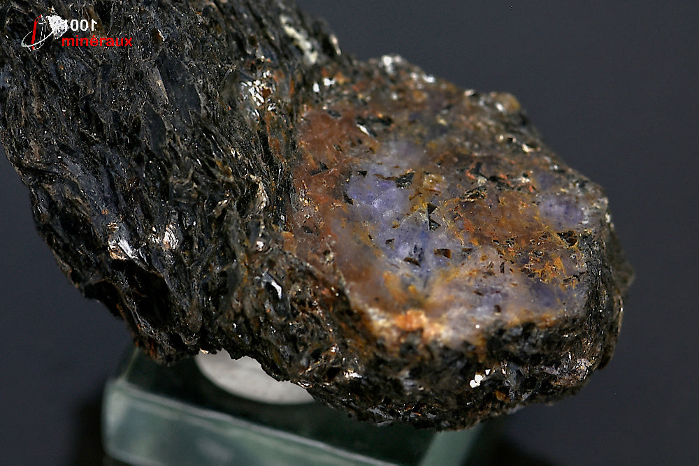 Minéral cristallisé de saphir sur biotite de Madagascar