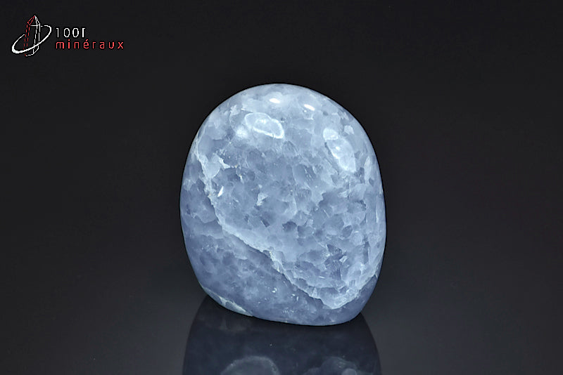 Minérla forme libre polie d'une calcite bleue de Madagascar