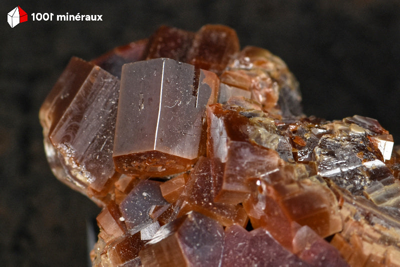 Vanadinite du Maroc - Détail de la bicoloration rouge foncé et jaune, éclat adamantin - BG59