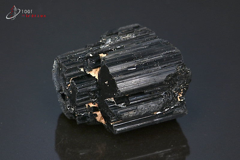 Minéral cristallisé de tourmaline noire de Madagascar