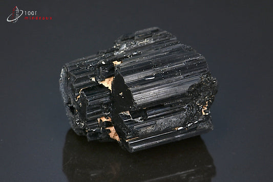Minéral cristallisé de tourmaline noire de Madagascar