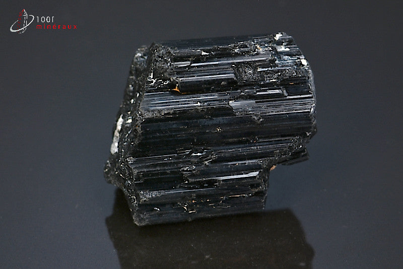 Minéral cristallisé de tourmaline noire de Madagascar