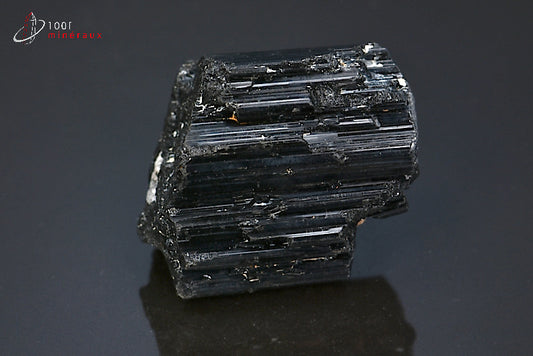 Minéral cristallisé de tourmaline noire de Madagascar