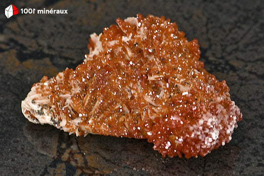 Vanadinite du Maroc - Vue d'ensemble de la colonisation totale de la Barytine - 6 x 5,9 x 2,6 cm - BH250