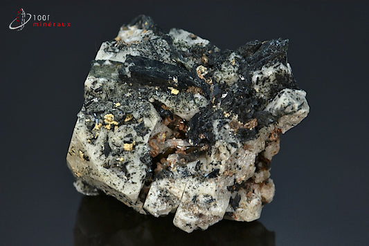 Minéral d'aegirine cristallisée noire sur Orthose du Malawi