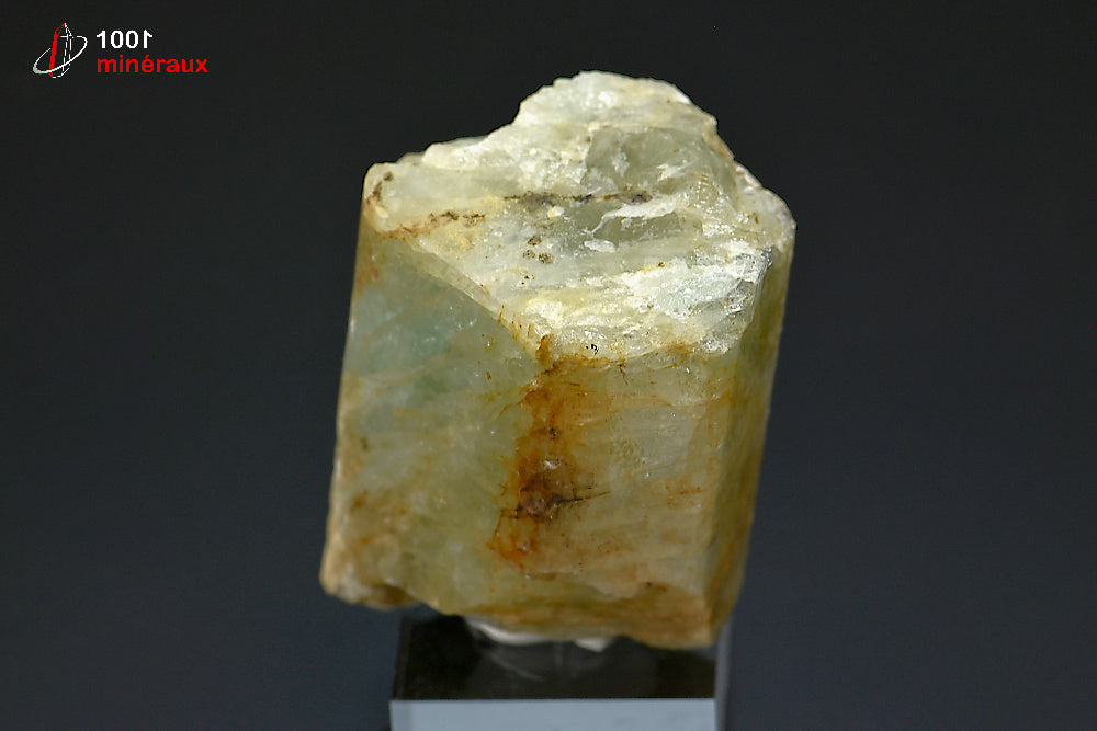 Grand cristal d'aigue-marine du Brésil sur socle