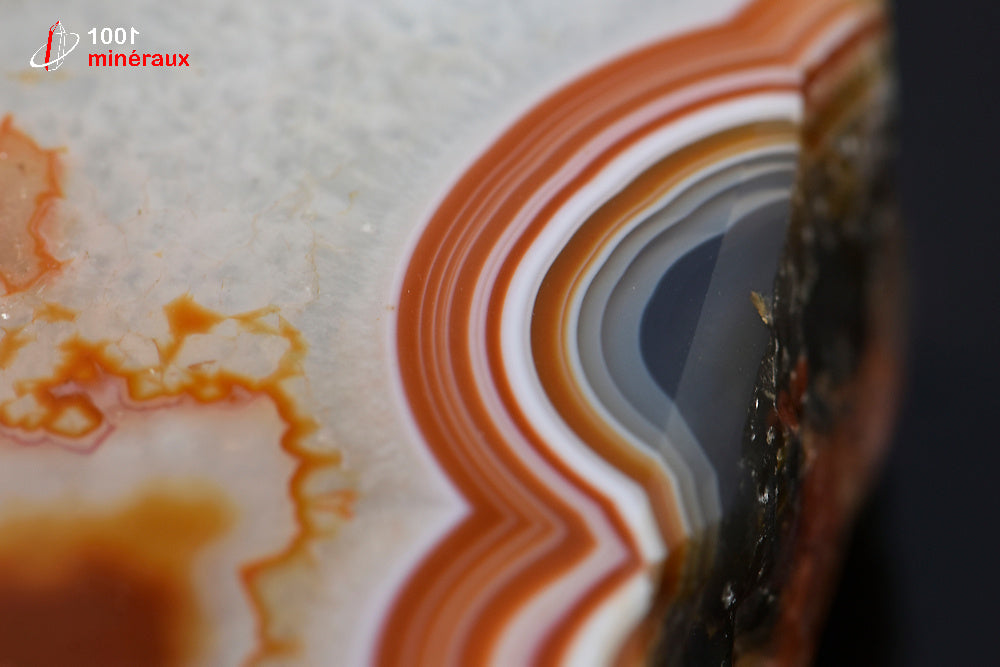 Minéral d'agate zonée multicolore d'Uruguay