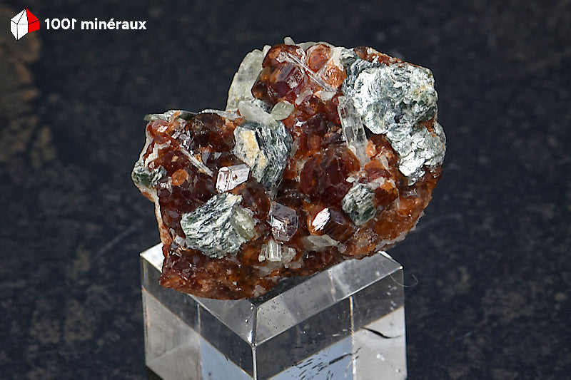 Spessartite et Muscovite du Pakistan - Spécimen de 26 g présenté sur socle - BH711
