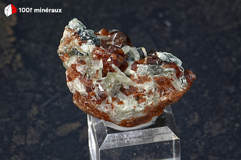 Spessartite du Pakistan - Cristaux brun-orangé foncé imbriqués avec Muscovite - BH711
