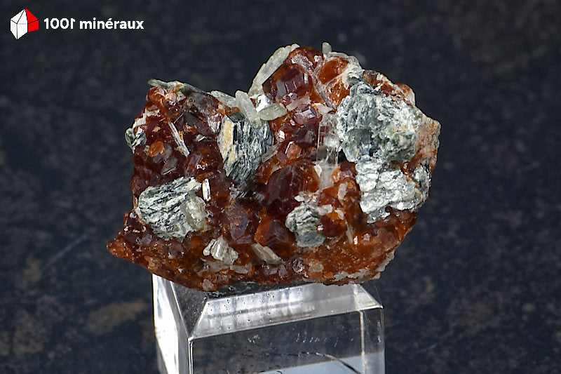 Spessartite et Muscovite du Pakistan - Association cristallisée de 3,3 x 2,4 x 2,3 cm - BH711

