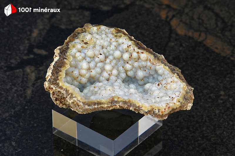 Calcédoine du Maroc - Géode aux petites sphères blanches à bleutées sur socle - 16 g - BH725
