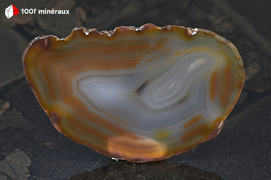 Tranche Agate naturelle Brésil - Détail des fines bandes concentriques brun clair et foncé - 43 g
