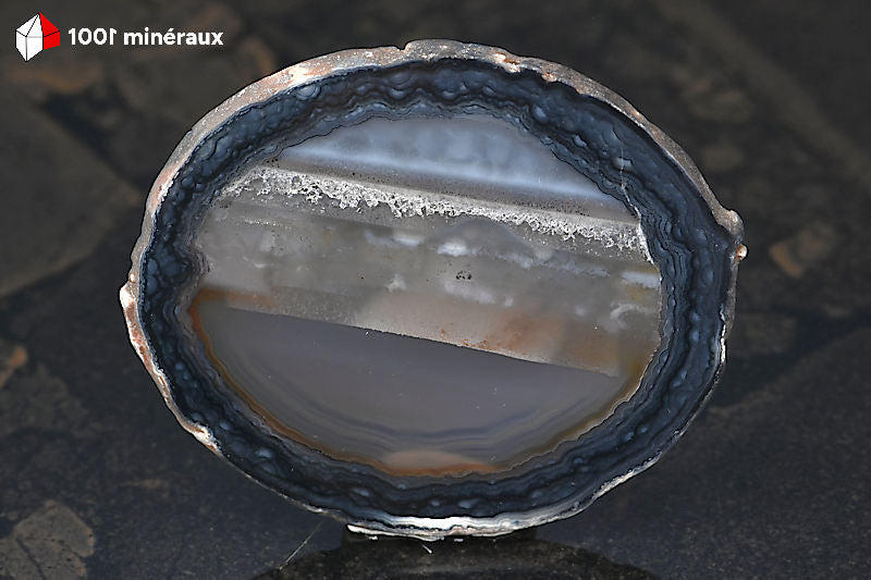 Tranche Agate naturelle Brésil - Détail des bandes rectilignes bleu-gris et beige au centre - 44 g
