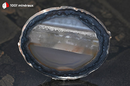 Tranche Agate naturelle Brésil - Détail des bandes rectilignes bleu-gris et beige au centre - 44 g
