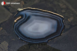 Tranche d'Agate teintée noire du Brésil (ovoïde, 2 bandes noires concentriques, centre translucide incolore) - 37 g / BH771 - Vignette | 1001 minéraux