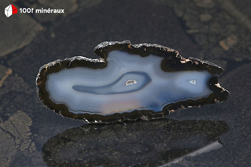 Tranche Agate teintée noire Brésil - Forme allongée, large bordure noire et centre translucide incolore - 26 g - BH772
