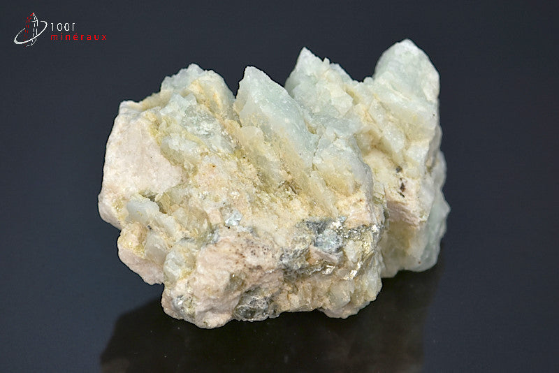 Minéral d'aigue-marine bleue brute du Brésil