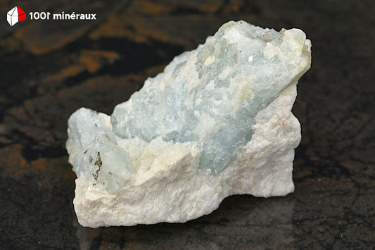 Aigue-marine bleue sur Albite du Brésil - Vue d'ensemble, 64 g - BJ137