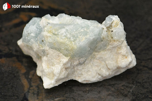 Aigue-marine bleue sur Albite du Brésil - Vue d'ensemble, cristal translucide sur matrice blanche - 64 g