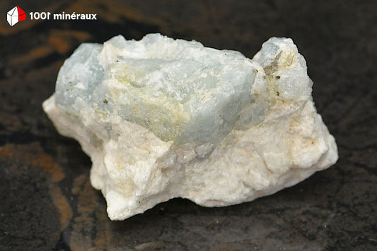 Aigue-marine bleue sur Albite du Brésil - Vue d'ensemble, cristal translucide sur matrice blanche - 64 g