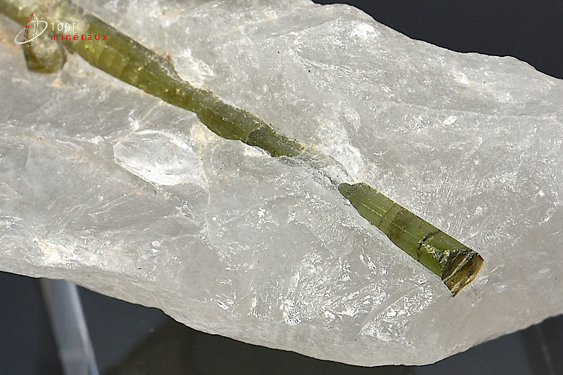 Minéral cristallisé de tourmaline verte ou verdélite du Brésil