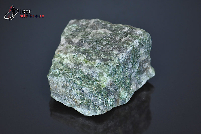 Minéral brut de diopside du Brésil