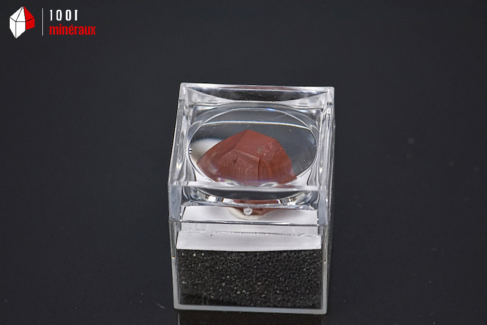 Minéral cristallisé de hyacinthe rouge d'Espagne