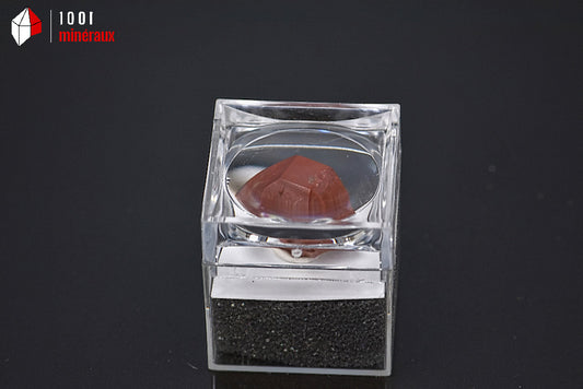 Minéral cristallisé de hyacinthe rouge d'Espagne