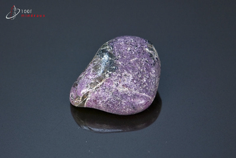 Minéral poli de stichtite violette du Canada